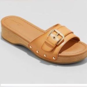 NWOT women’s sandals size 7 $25 retail